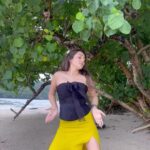 Tanya Sharma Instagram - Always saying the wrong lyrics 🫣 always late for the trend 🫢 tag those girls 👧 #badalbarsabijuli #reels #reelitfeelit #reelkarofeelkaro #dance #trending #explore #tanyasharma