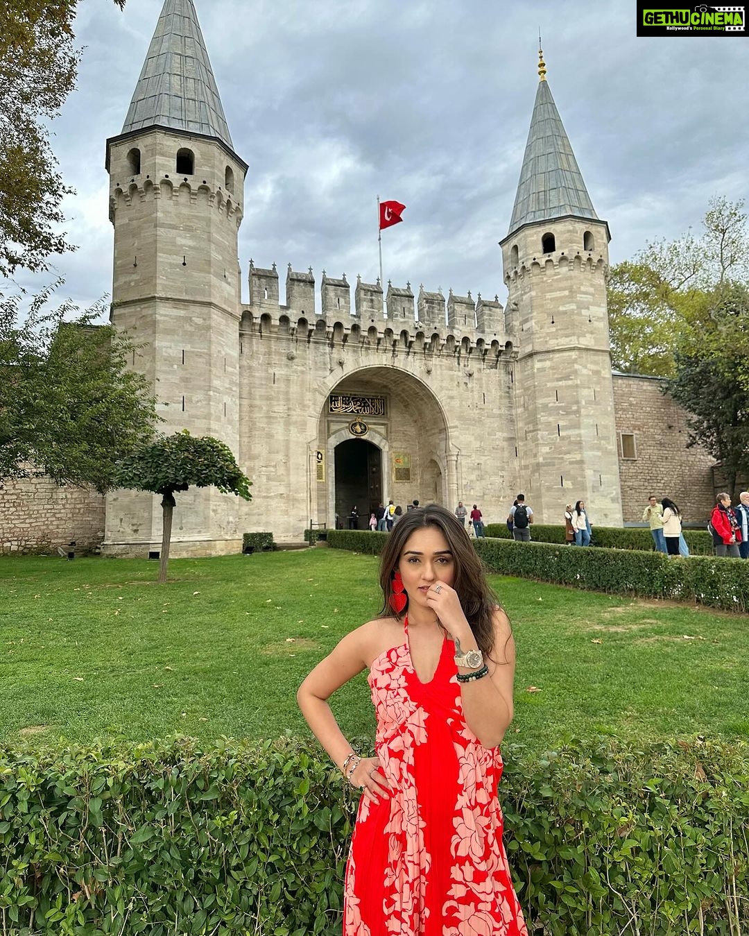 Tanya Sharma Instagram - My travel experience in Istanbul was very much different than my other vacations โฆ it was wonderful exciting tiring exhausting and a very unique experience and I donโt think I can sum up the whole thing with few pictures but I try and hope youโll like it too ๐๐๐๐ผ #istanbul #travel #streets #live #love #travelgram #turkey #tanyasharma Istanbul, Turkey