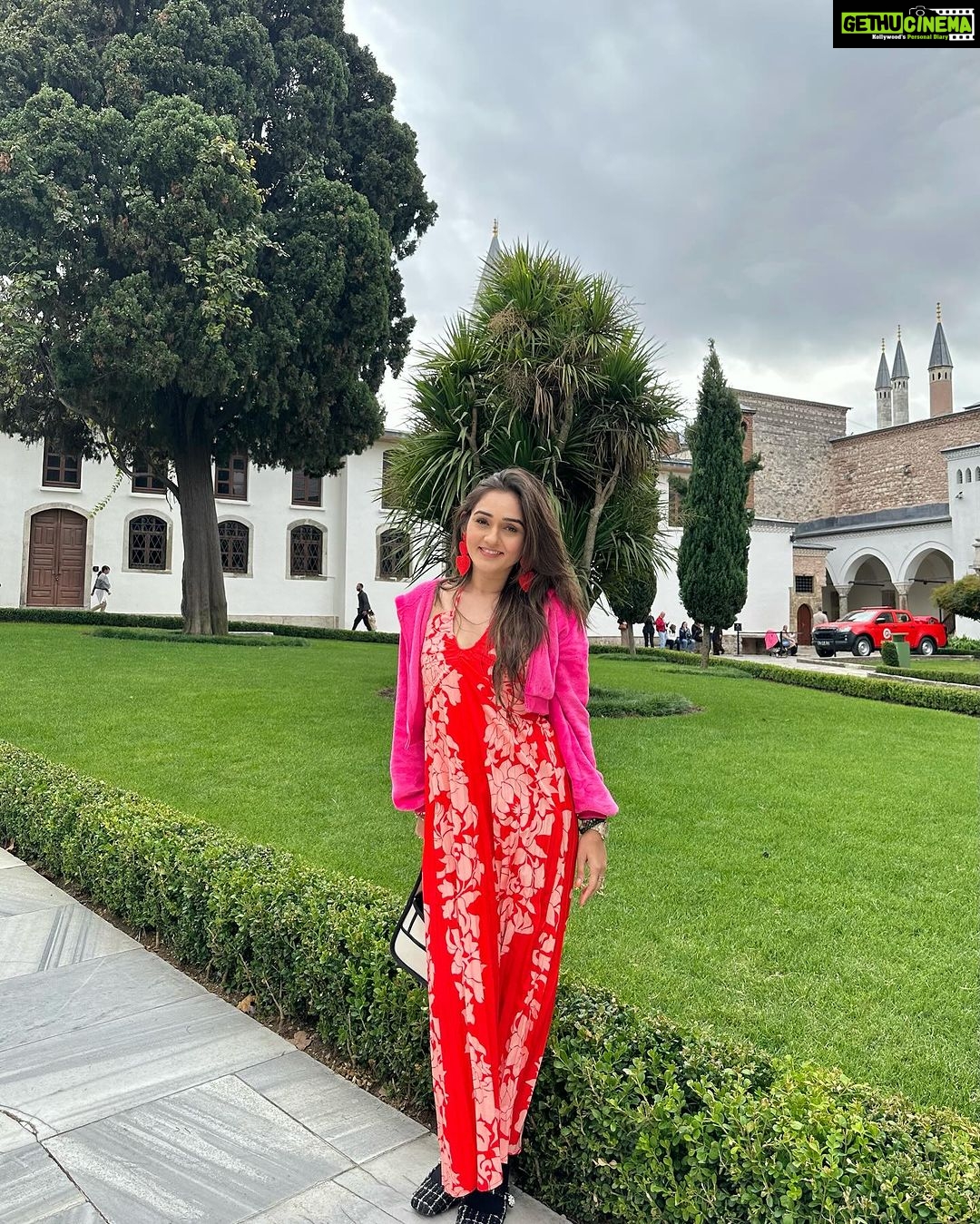 Tanya Sharma Instagram - My travel experience in Istanbul was very much different than my other vacations โฆ it was wonderful exciting tiring exhausting and a very unique experience and I donโt think I can sum up the whole thing with few pictures but I try and hope youโll like it too ๐๐๐๐ผ #istanbul #travel #streets #live #love #travelgram #turkey #tanyasharma Istanbul, Turkey