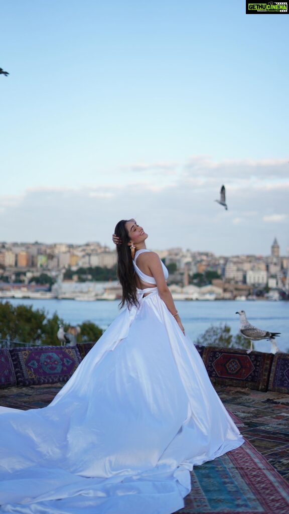 Tanya Sharma Instagram - When in Istanbul 🤍✨ #reels #reelitfeelit #reelkarofeelkaro #istanbul #travel #slowmotion #tanyasharma #turkey #white