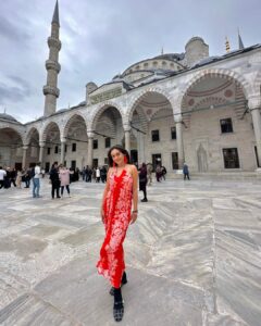 Tanya Sharma Instagram - Looking at you looking at me😏
.
.wearing - @srstore09 
A morning in Istanbul 🇹🇷 #reels #reelsinstagram #reelitfeelit #istanbul #turkey #travel #tanyasharma #instagood