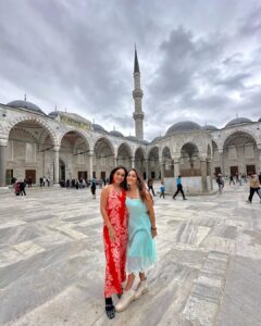 Tanya Sharma Instagram - Looking at you looking at me😏
.
.wearing - @srstore09 
A morning in Istanbul 🇹🇷 #reels #reelsinstagram #reelitfeelit #istanbul #turkey #travel #tanyasharma #instagood