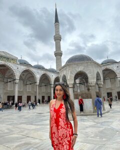 Tanya Sharma Instagram - Looking at you looking at me😏 . .wearing - @srstore09 A morning in Istanbul 🇹🇷 #reels #reelsinstagram #reelitfeelit #istanbul #turkey #travel #tanyasharma #instagood Seven Hills Restaurant and Cafe Istanbul Turkey