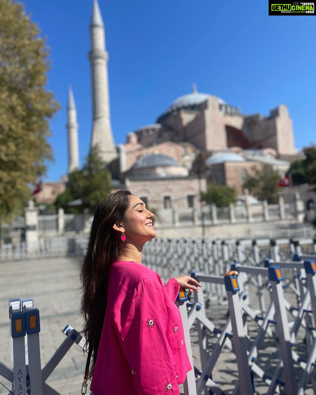 Tanya Sharma Instagram - A Day in Istanbul π The day we ran and ran ! But we made it π exploring Istanbul on our own was definitely one hell of an experience! Cheers to everyone who loves to travel #grateful for everything π€β¨ #turkey #istanbul #travel #instafashion #tanyasharma . Wearing - @a_trolley_ofclothes Istanbul, Turkey