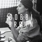 Tara Sutaria Instagram - I’m always looking for makeup that does more for my skin & @bobbibrownindia’s NEW Vitamin Enriched Skin Tint SPF 15 is all I need to get natural, glowing skin! Enhanced with a blend of Vitamins, Hyaluronic Acid & SPF that gives you a natural, 12-hour wear & skin-true coverage. Comes in 18 flexible shades, get your shade matched on bobbibrown.in or visit the nearest Bobbi Brown store #TaraSutariaXBobbiBrown #BobbiBrownIndia #BobbiBrown