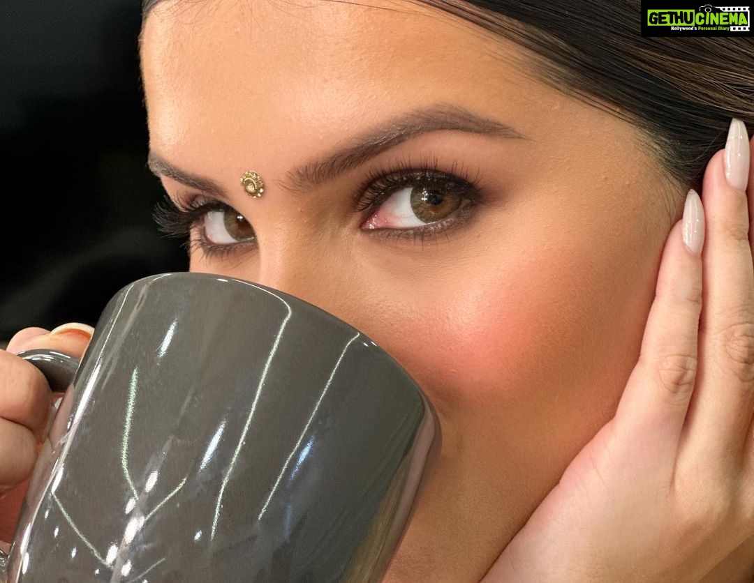 Tara Sutaria Instagram - Not without my ☕️
