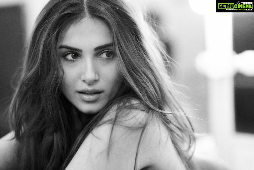 Tara Sutaria Instagram - Spontaneously taken black and white photographs and quite possibly my favourite ever shoot. Shot in my trailer after a wonderfully mad day with my dear @avigowariker 🖤🤍