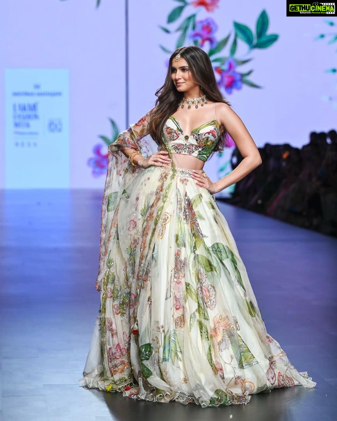 Tara Sutaria Instagram - Tara Sutaria, our muse, embodying the essence of our Autumn/Winter ‘23 collection, ‘𝚏𝚒𝚍𝚊’. She looked ethereal, as she graced the ramp in an iconic ivory floral hand embroidered lehenga, at our showcase at Lakmé Fashion Week, in partnership with FDCI. @mahima9 @lakmefashionwk @fdciofficial Videography: @deveshkap00r Makeup: @themakeupmaven__ Hair: @zoequiny.hair Stylist: @shauryaathley with @aprajitapuri #MahimaMahajan #TaraSutaria #Fida#LakméFashionWeekxFDCI #LakméFashionWeek #LFWxFDCI #LFW #fdci#bollywood