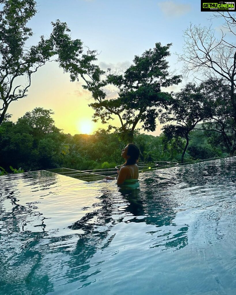 Tara Sutaria Instagram - Goa babies🤍 Filming has never been more fun.. 🎥🍹🥘 📸 JW Marriott Goa