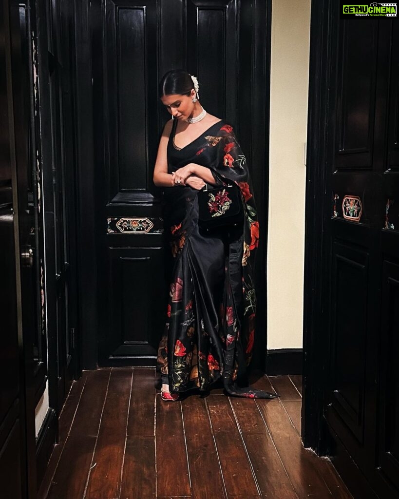 Tara Sutaria Instagram - Always a treat to wear @rohitbalofficial, whose designs I have admired and adored. ♥️ with jewels I designed recently.. A few weeks ago in divine Bhutan. :)