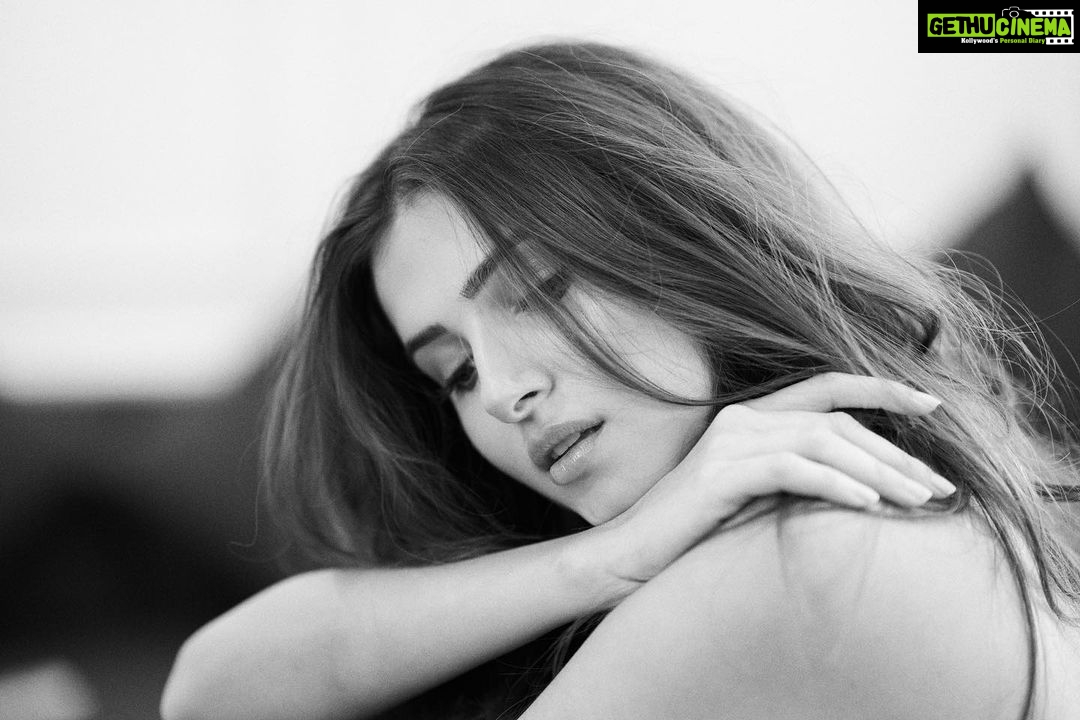 Tara Sutaria Instagram - Spontaneously taken black and white photographs and quite possibly my favourite ever shoot. Shot in my trailer after a wonderfully mad day with my dear @avigowariker 🖤🤍