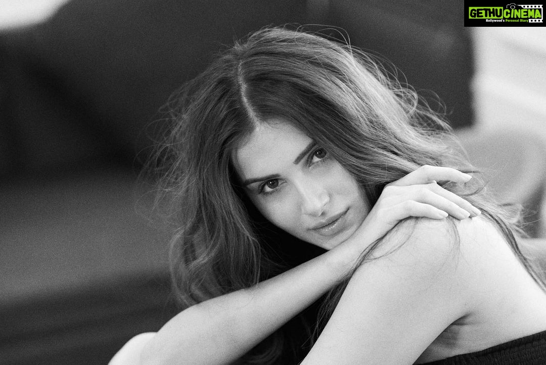 Tara Sutaria Instagram - Spontaneously taken black and white photographs and quite possibly my favourite ever shoot. Shot in my trailer after a wonderfully mad day with my dear @avigowariker 🖤🤍