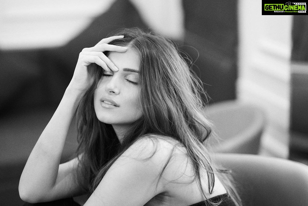 Tara Sutaria Instagram - Spontaneously taken black and white photographs and quite possibly my favourite ever shoot. Shot in my trailer after a wonderfully mad day with my dear @avigowariker 🖤🤍