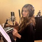 Tara Sutaria Instagram - Time flies.. And it was SO good to be bad🖤😉 Today’s a year since #EkVillainReturns released and with it came so many firsts. Some of the most wonderful memories making this picture🎥🖤🎶