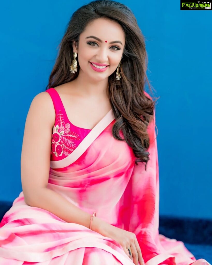 Tejaswi Madivada Instagram - For years together everything kept changing! The only thing constant is the smile.