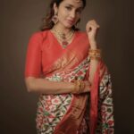 Tejaswi Madivada Instagram - Proper patola! Hair by my favourite @naveen_sriramula