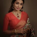 Tejaswi Madivada Instagram - Proper patola! Hair by my favourite @naveen_sriramula