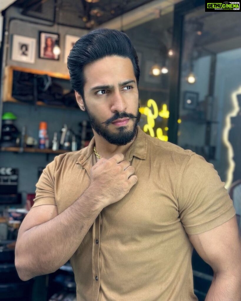 Thakur Anoop Singh Instagram - Embrace the warrior mindset: Strength in adversity, courage in the face of fear, and resilience through every battle. 🗡️ 💪