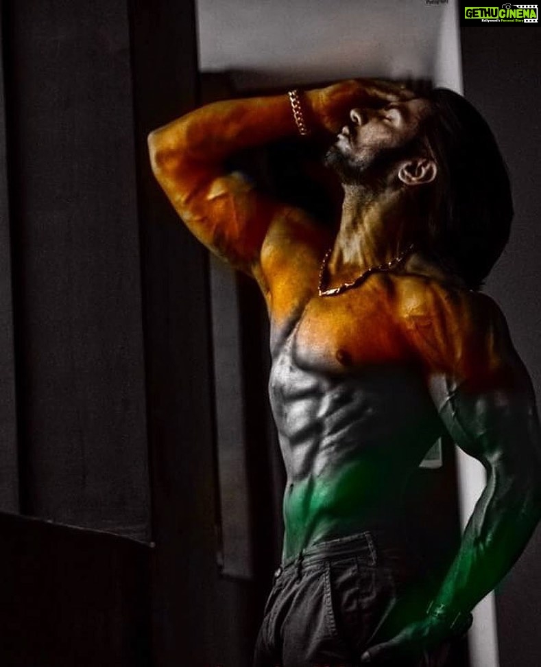 Thakur Anoop Singh Instagram - मेरे कण कण मैं समाया है भारत।। जय हिन्द ।। Happy Independence Day to all. To all youngsters id say Let us take a few moments to appreciate the freedom we live in today. #vandematram #independenceday #india #ekbharat #oneindia #fitindia #powerfulindia