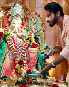 Thakur Anoop Singh Instagram - Jus finished the first Aarti of my Maharaja. Wish you all a very happy Ganesh Chaturthi. I pray the lord take away all our obstacles and bless us with Love, Power and Wealth in abundance. 

Ganpati Bappa Morya