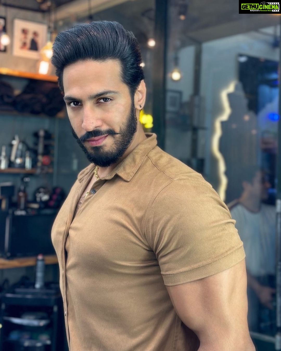 Thakur Anoop Singh Instagram - Embrace the warrior mindset: Strength in adversity, courage in the face of fear, and resilience through every battle. 🗡️ 💪