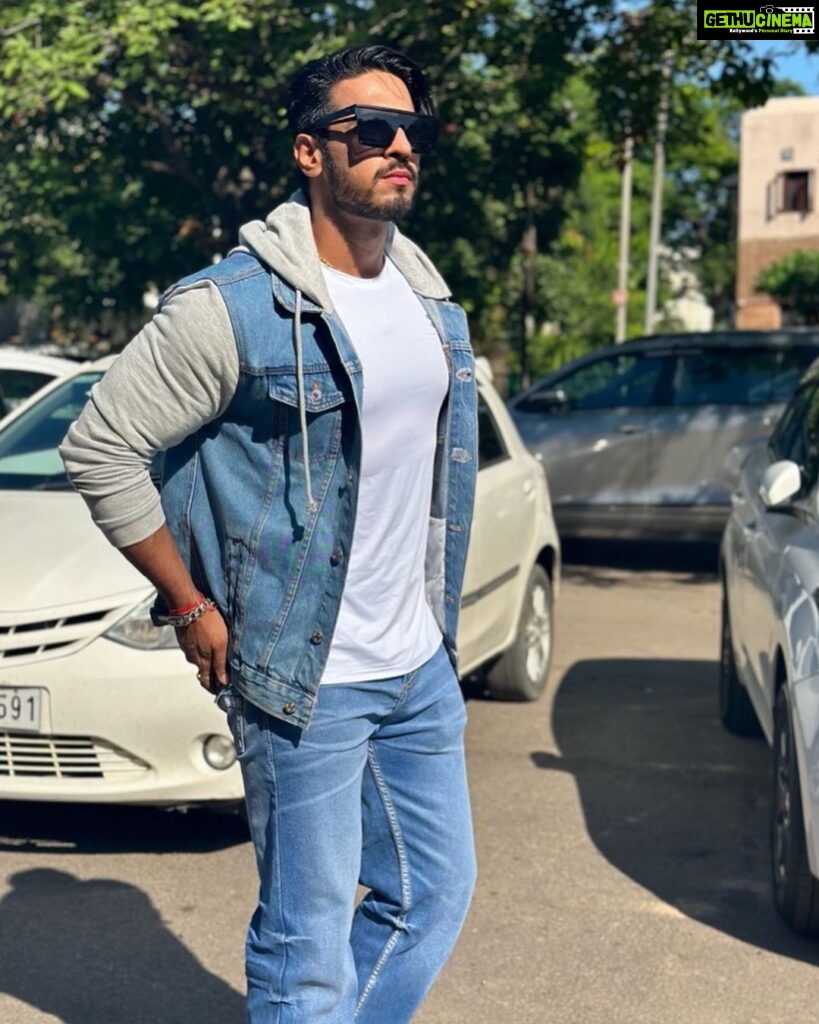 Thakur Anoop Singh Instagram - When confused I don Denims: the fabric of rebellion, the symbol of cool. 💙🩵