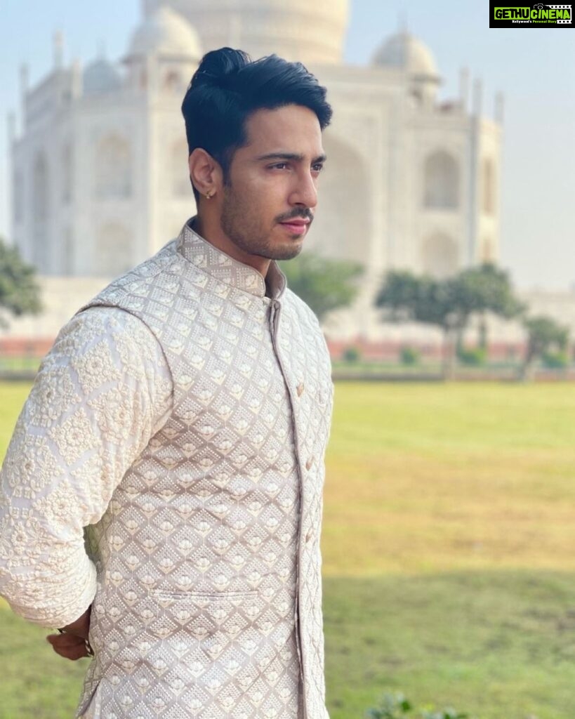 Thakur Anoop Singh Instagram - Embracing the elegance of simplicity, finding beauty in the uncomplicated moments that nourish the soul. #traveldiaries #throwback #tajmahal #UPtourism