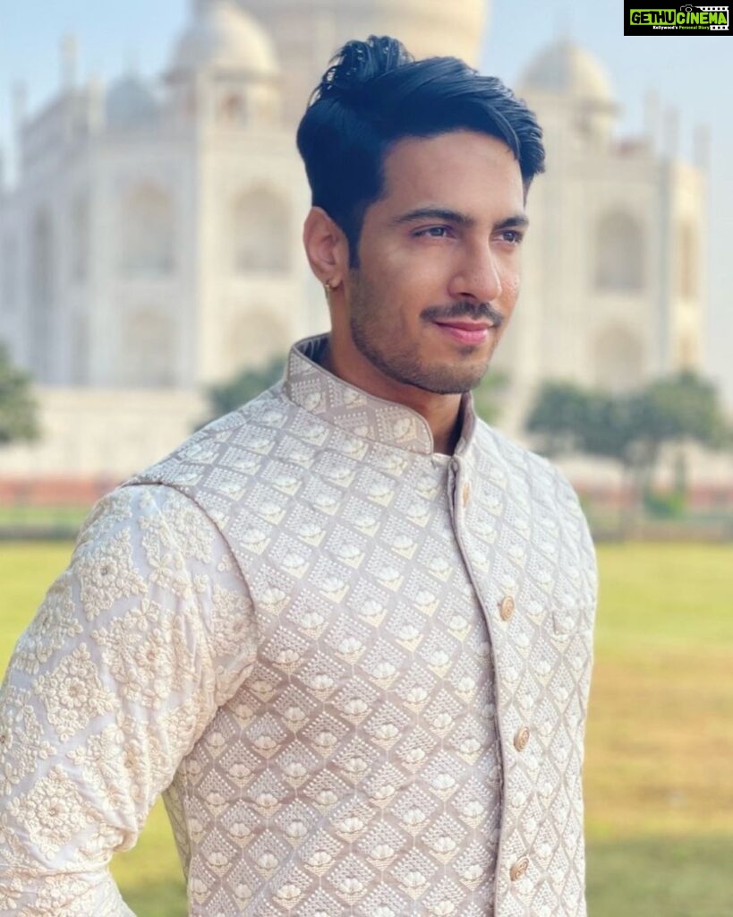 Thakur Anoop Singh Instagram - Embracing the elegance of simplicity, finding beauty in the uncomplicated moments that nourish the soul. #traveldiaries #throwback #tajmahal #UPtourism