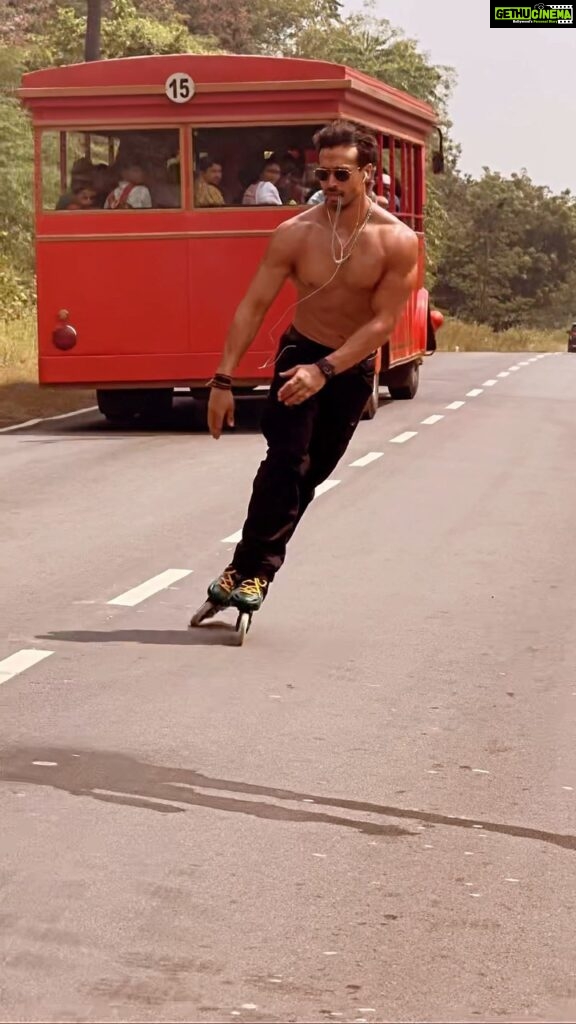 Tiger Shroff Instagram - Just another day in the life of #ganapath on his way to work⚡️❤️ beat the heat and the traff. 5 days to go!