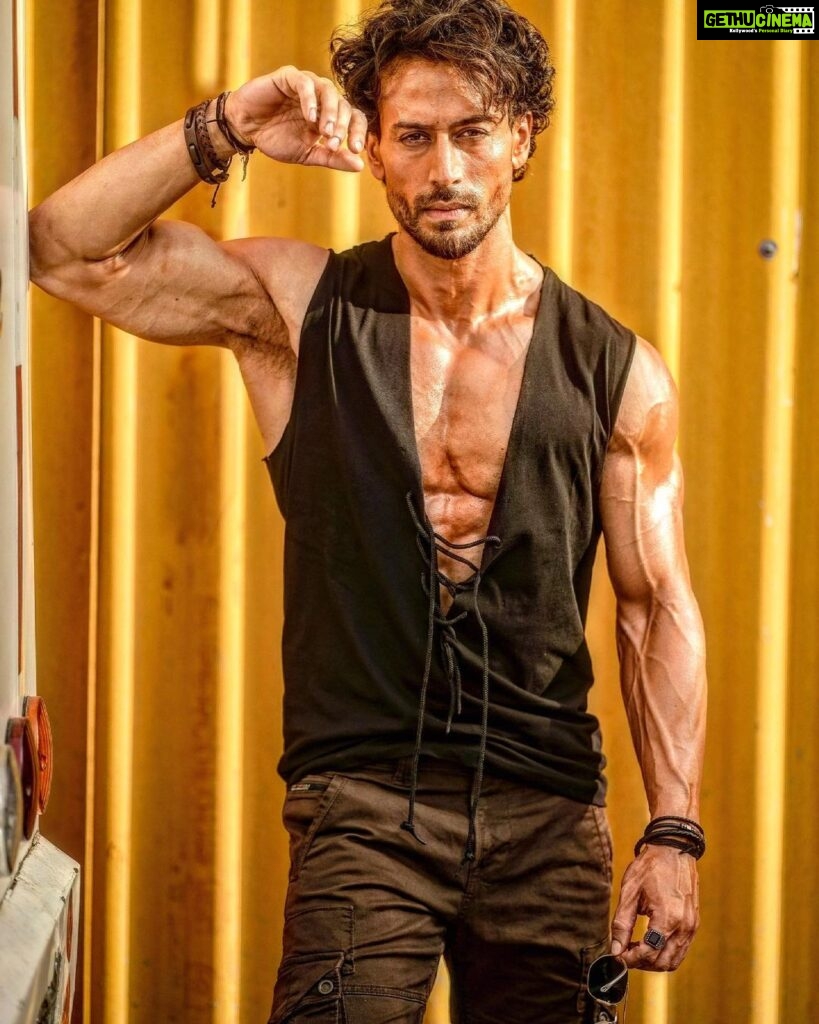 Tiger Shroff Instagram - Is it me or is it hot af here all of a sudd☀️🥵