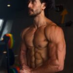 Tiger Shroff Instagram - Dont wait for monday… 🦍 #nonstop #cantstop #24-7