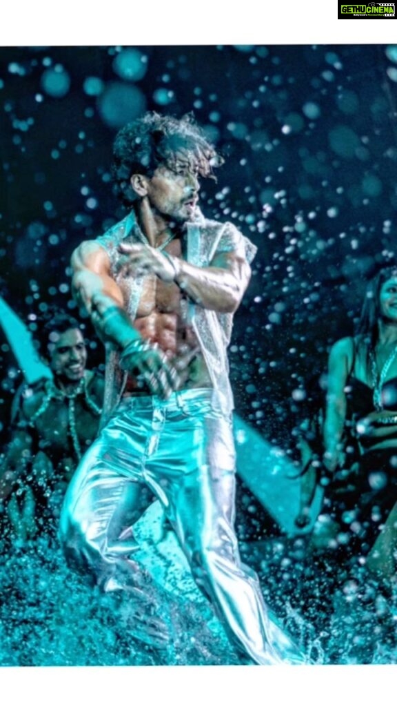 Tiger Shroff Instagram - Tried starting a 🔥in the 💦 #lovestereoagain out tomo✨