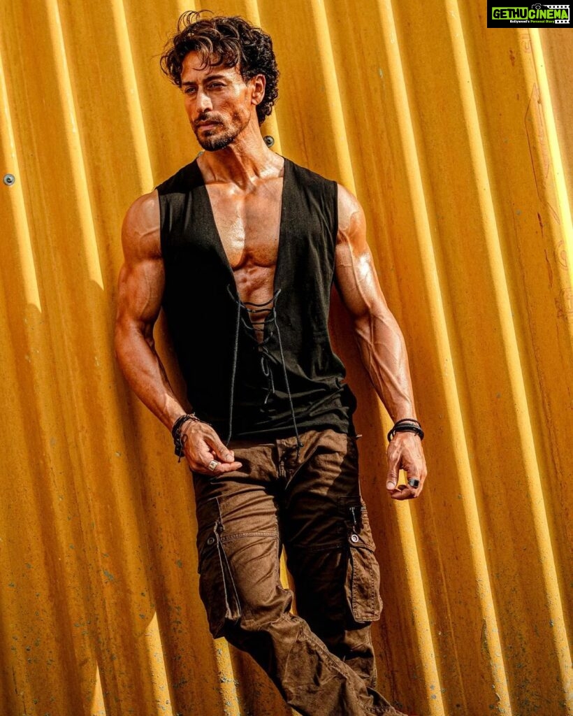 Tiger Shroff Instagram - Is it me or is it hot af here all of a sudd☀🥵