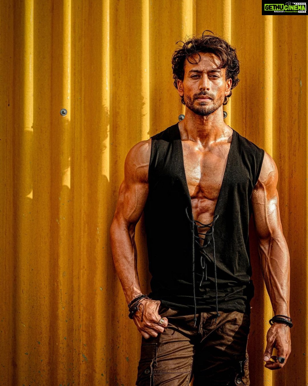 Tiger Shroff Instagram - Is it me or is it hot af here all of a sudd☀️🥵