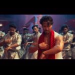 Tiger Shroff Instagram – Har vighna harega, jab Ganapath vighnaharta ka naam pukarega!

Jai Ganesha Teaser Out Now!

@amitabhbachchan @vashubhagnani @kritisanon @jackkybhagnani #VikasBahl @deepshikhadeshmukh @pooja_ent ent  #GoodCo @zeemusiccompany @vishalmishraofficial @charit24 @rahuldid @akshayism @slglobal001