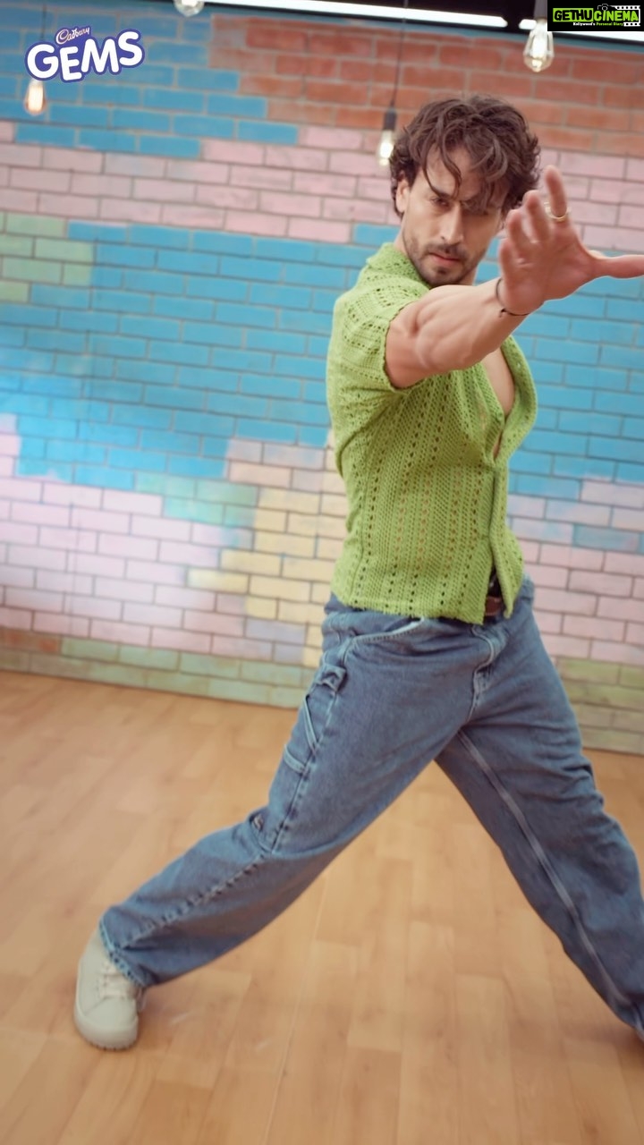 Tiger Shroff Instagram - Can you believe that I’m dancing to a tune made by a kid? And that’s exactly why your kids need to try out Cadbury Gems My Masti My Music. Visit cadburygems.in and let them create their own music and I promise to dance to the three best tunes. #CadburyGems #MyMastiMyMusic #CadburyGems #MyMastiMyMusic @cadburygems