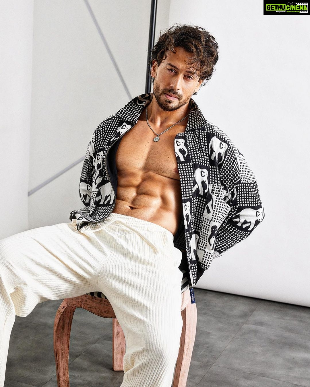 Tiger Shroff Instagram - 🤍🖤 @trishasarang @theanisha @amityashwant_hair @rahulkothavale