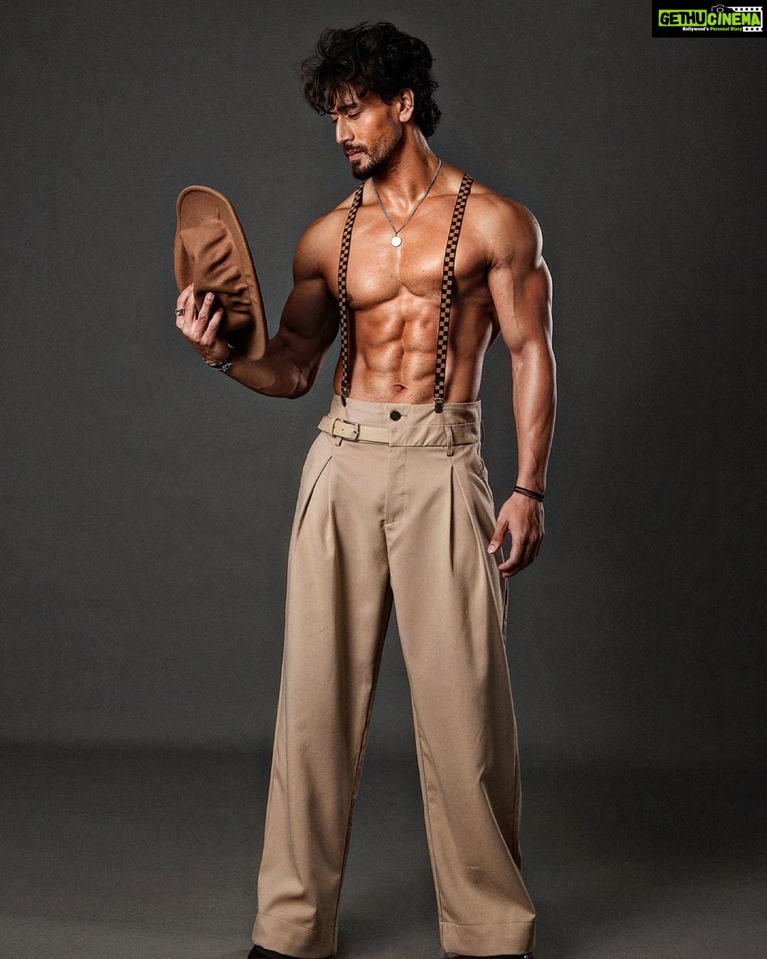 Tiger Shroff Instagram - 🎩💋 @trishasarang @theanisha @amityashwant_hair @rahulkothavale