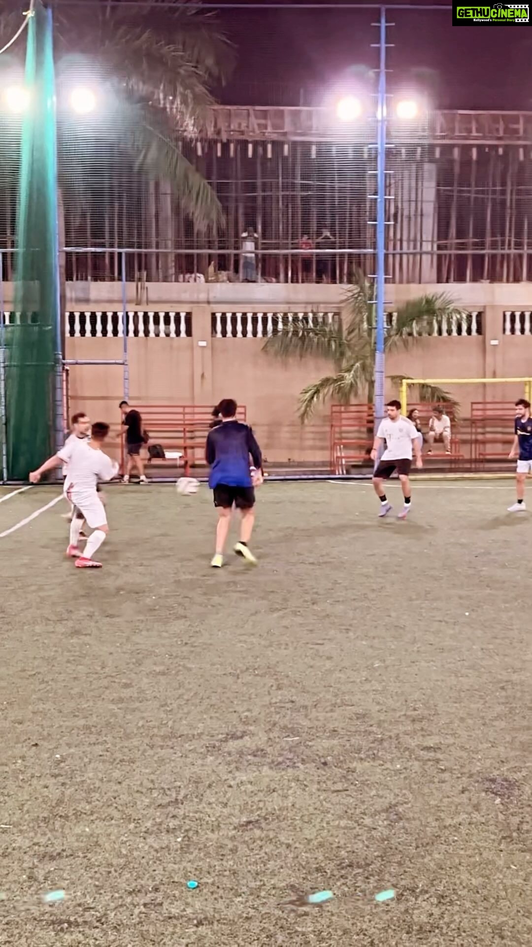 Tiger Shroff Instagram - ⚽️🥷 @zoheb.khan_28fa @awez_darbar @zaid_darbar