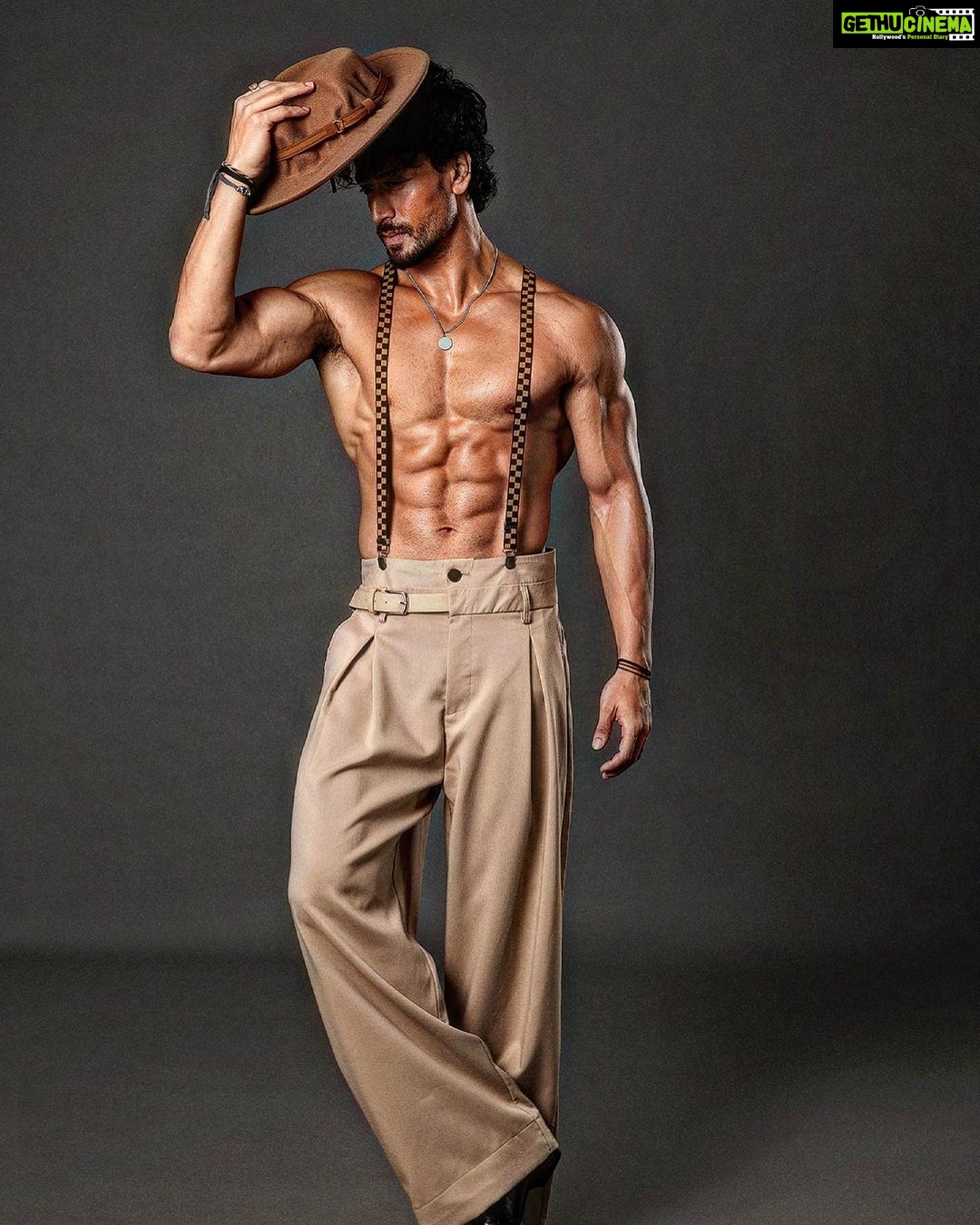 Tiger Shroff Instagram - 🎩💋 @trishasarang @theanisha @amityashwant_hair @rahulkothavale
