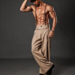 Tiger Shroff Instagram - 🎩💋 @trishasarang @theanisha @amityashwant_hair @rahulkothavale