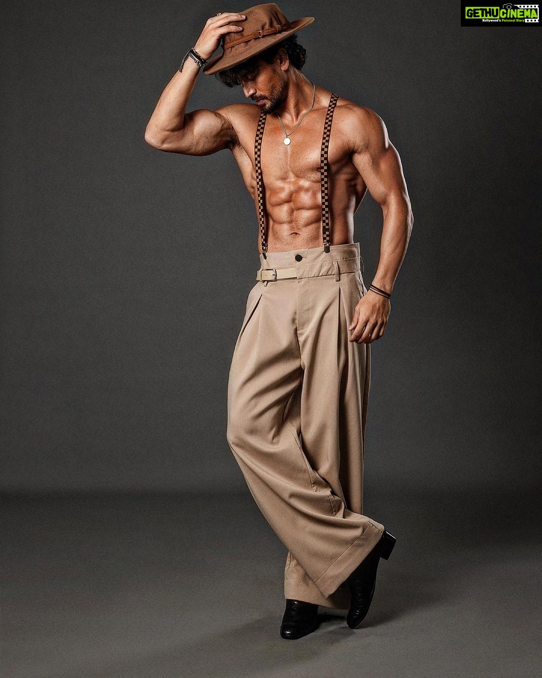 Tiger Shroff Instagram - 🎩💋 @trishasarang @theanisha @amityashwant_hair @rahulkothavale