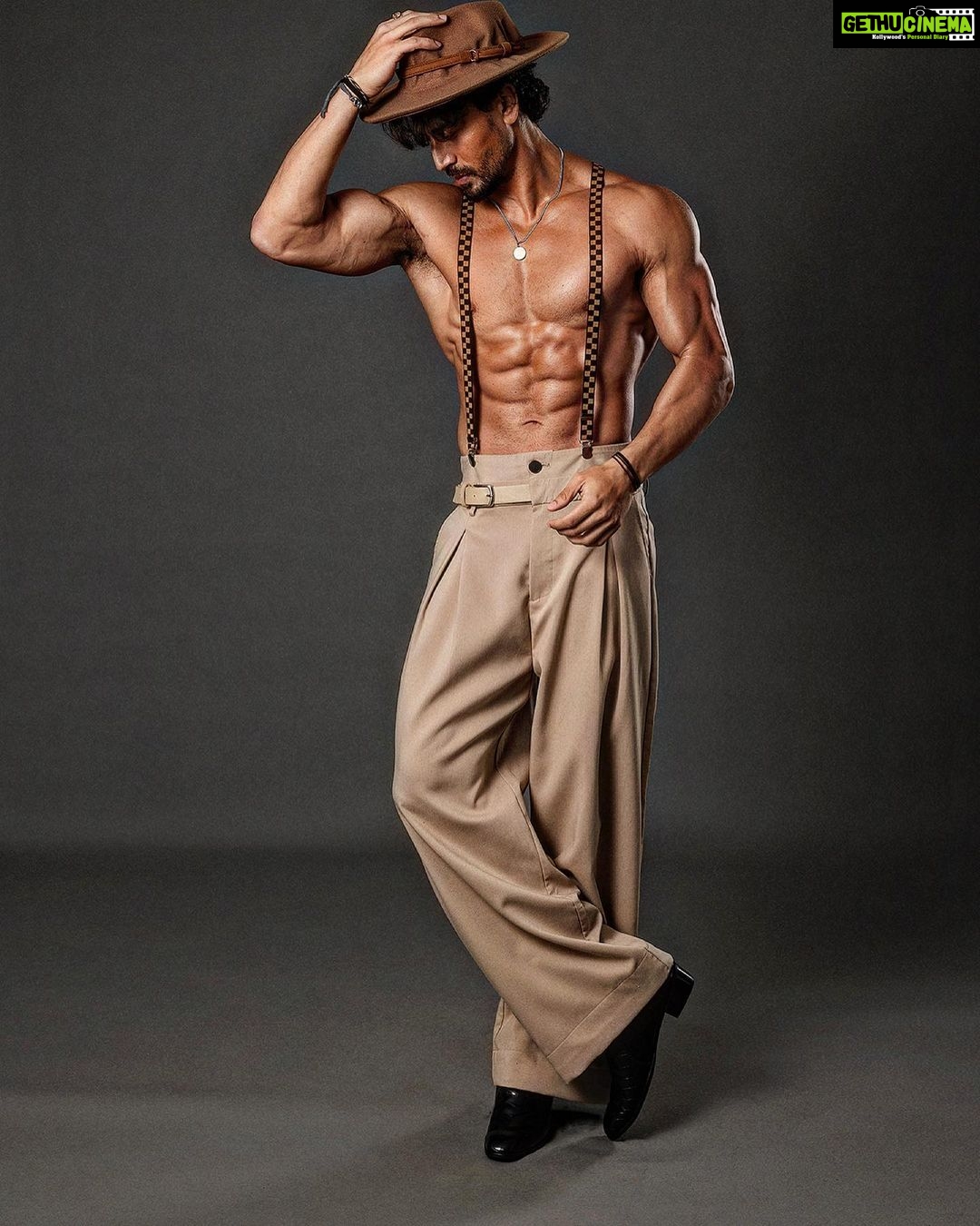 Tiger Shroff Instagram - 🎩💋 @trishasarang @theanisha @amityashwant_hair @rahulkothavale