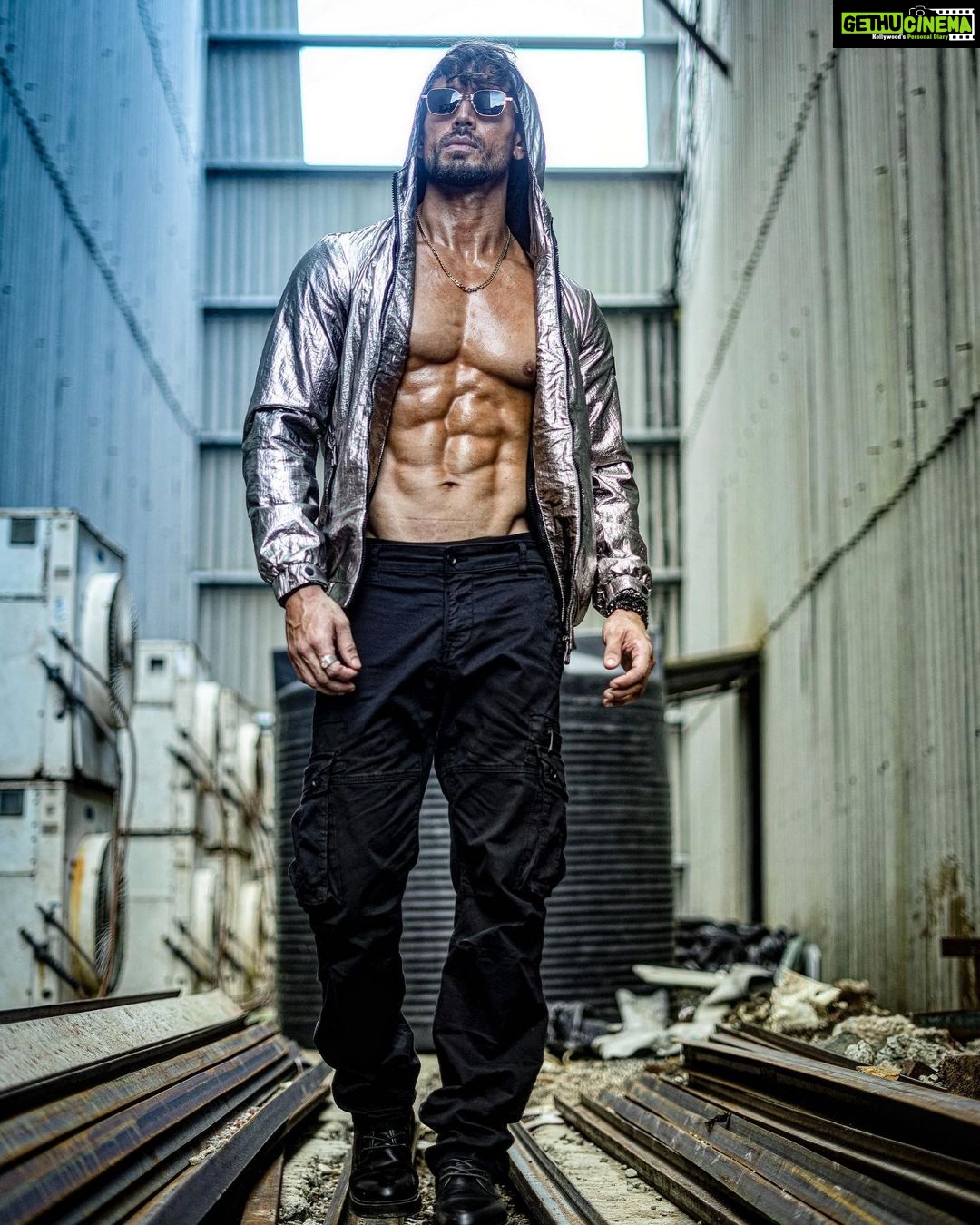 Tiger Shroff Instagram - Loading… ⚡️🤍 @bhushangavasofficial