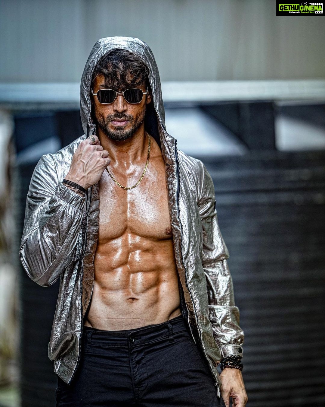Tiger Shroff Instagram - Loading… ⚡️🤍 @bhushangavasofficial