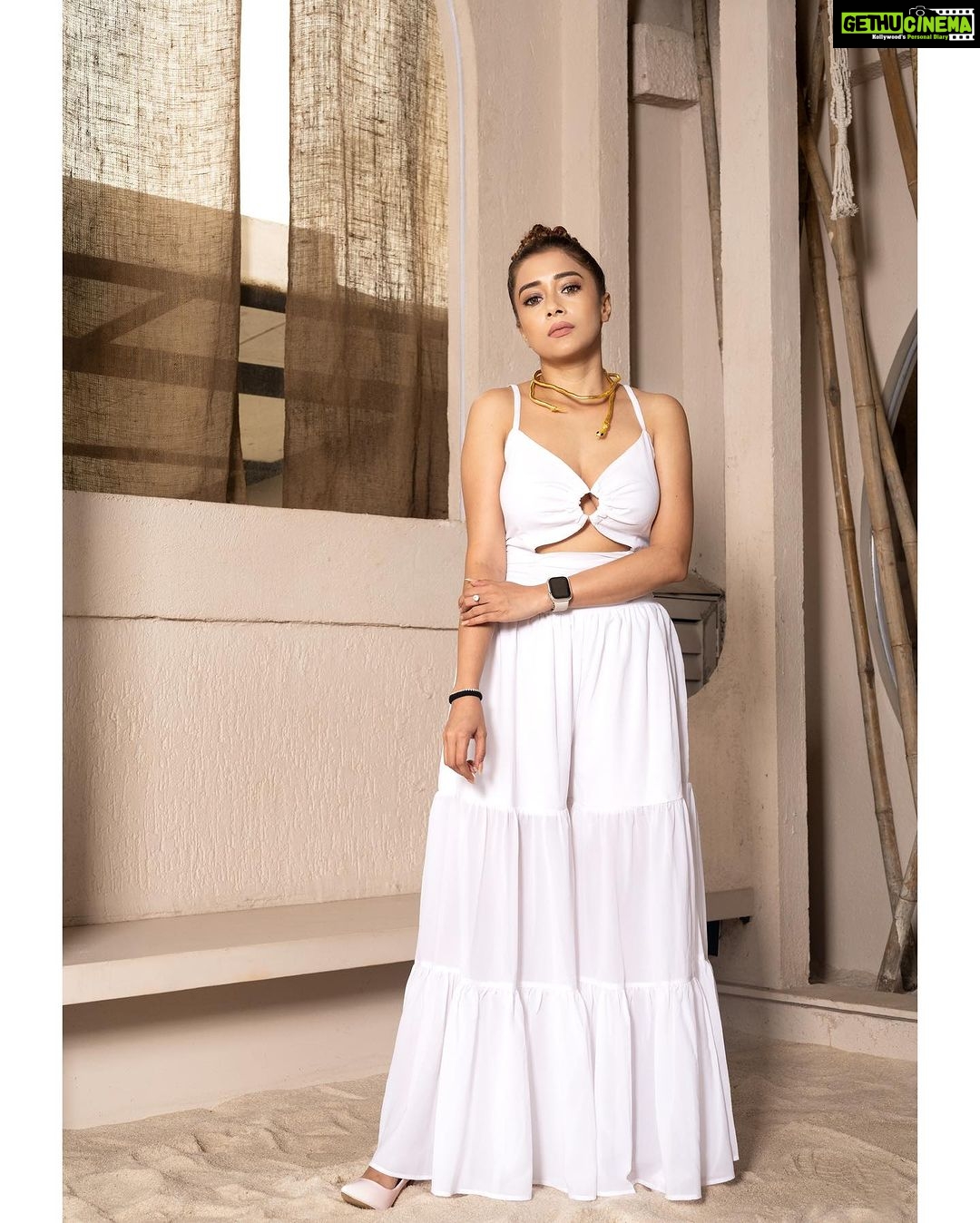 Tina Datta Instagram - Magic of the worlds beyond this world… Through eyes, talking symphony of life!! . . . #EklaChaloRe #WarriorPrincess #TinaKaStyle #fashion #style #instagood #lookbook #stylefile #drawthisinyourstyle #tinadatta