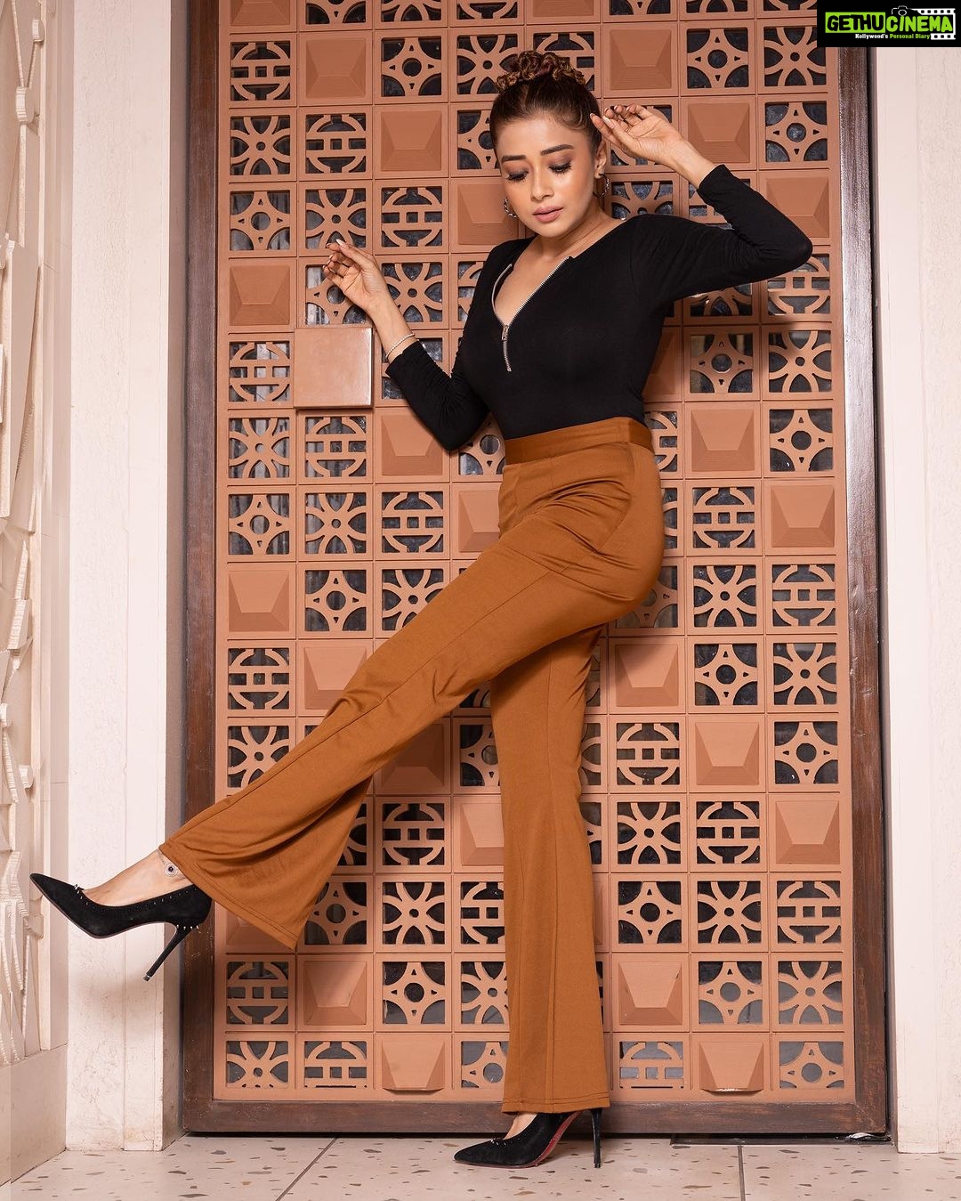 Tina Datta Instagram - Making your stare worthwhile 👀 . . . #EklaChaloRe #WarriorPrincess #TinaKaStyle #fashion #style #instagood #lookbook #stylefile #drawthisinyourstyle #tinadatta