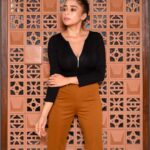Tina Datta Instagram - Making your stare worthwhile 👀 . . . #EklaChaloRe #WarriorPrincess #TinaKaStyle #fashion #style #instagood #lookbook #stylefile #drawthisinyourstyle #tinadatta