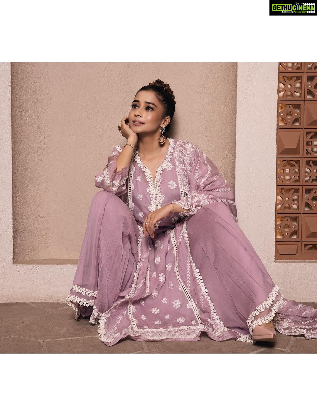 Tina Datta Instagram - The times of joy and happiness, love and laughter… #FestiveMode on!! . . . #EklaChaloRe #WarriorPrincess #TinaKaStyle #festive #festivefashion #festivewear #festivemood #instagood #instadaily #tinadatta