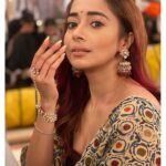 Tina Datta Instagram - Zindagii ke iss mushkil mod pe kya hoga Surili ka agla kadam? Janne ke liye dekhte rahiye #HumRaheNaRaheHum @sonytv par Somvaar se Shukravaar shaam 7:30 baje. . . . @swastikproductions @rahultewary @sktorigins @g3gill #SomvaarWithSurili #EklaChaloRe #WarriorPrincess #sonyentertainmenttelevision #gratitude #instagood #surili #instadaily #tinadatta